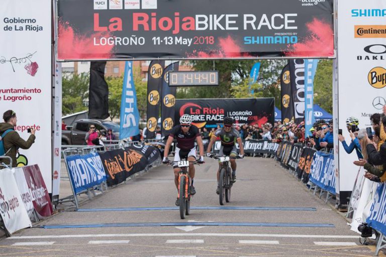 Mathieu Van der Poel y Clàudia Galicia