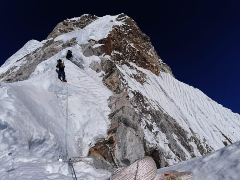 Alex Txikon ascensión invernal al Ama Dablam