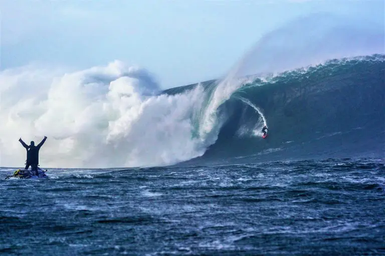 Conor Maguire surf ola 18 metros Mullaghmore Head Irlanda