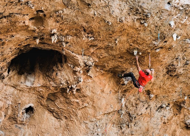 Iker Pou (9a+/b) via “Guggenhell” Mallorca