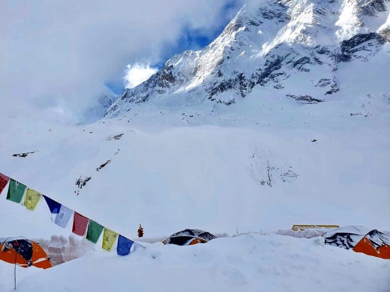 Manaslu avalancha campo base