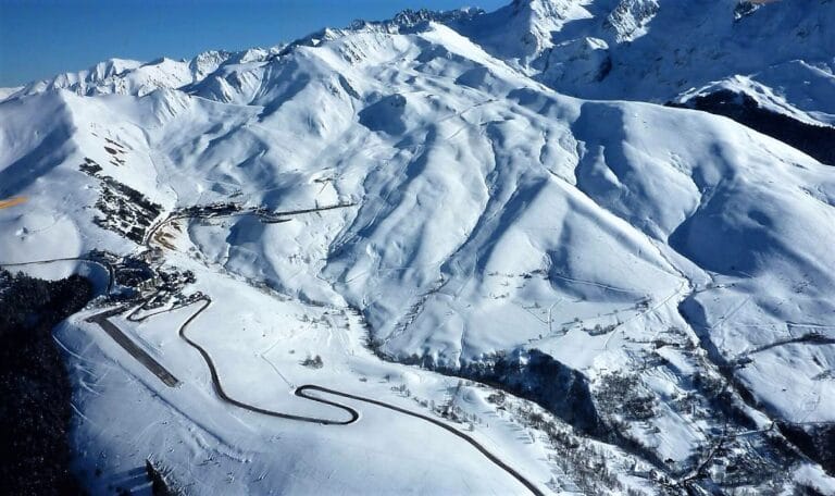 Peyragudes Altiport James Bond